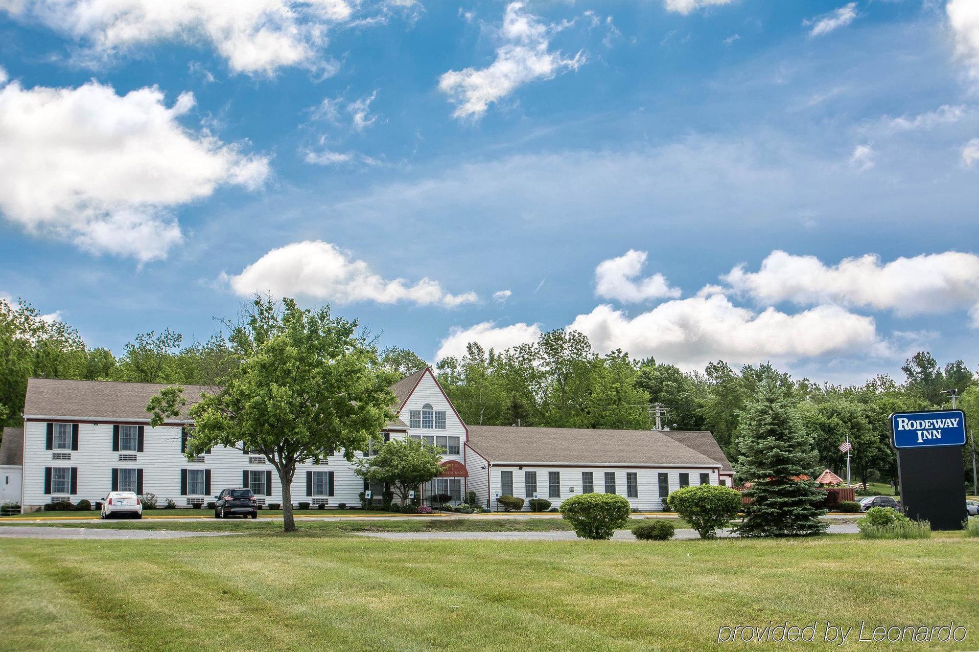 Rodeway Inn Lakeville Exterior foto